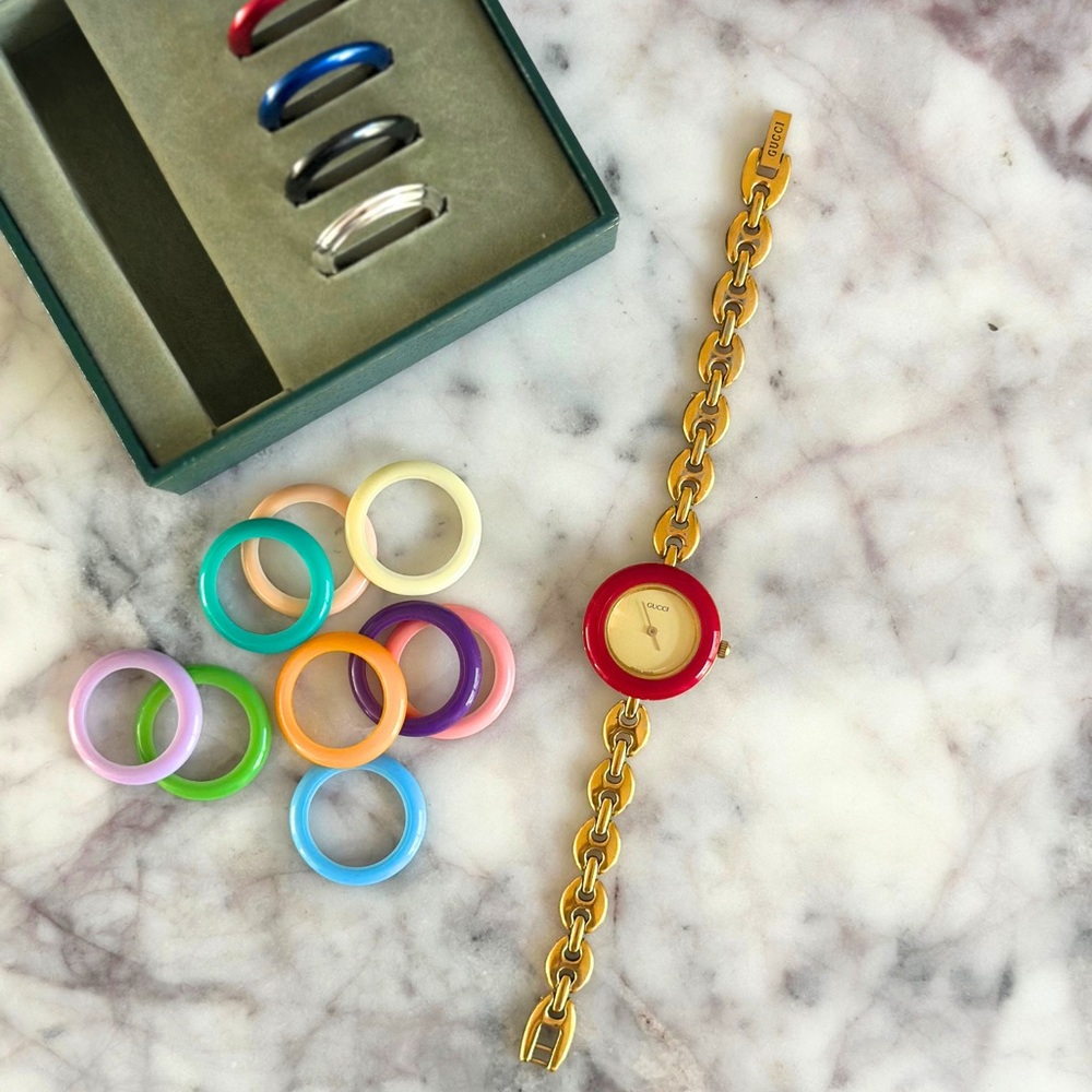 Authentic Vintage Gucci Classic Chain Watch with Interchangeable Color Bezels